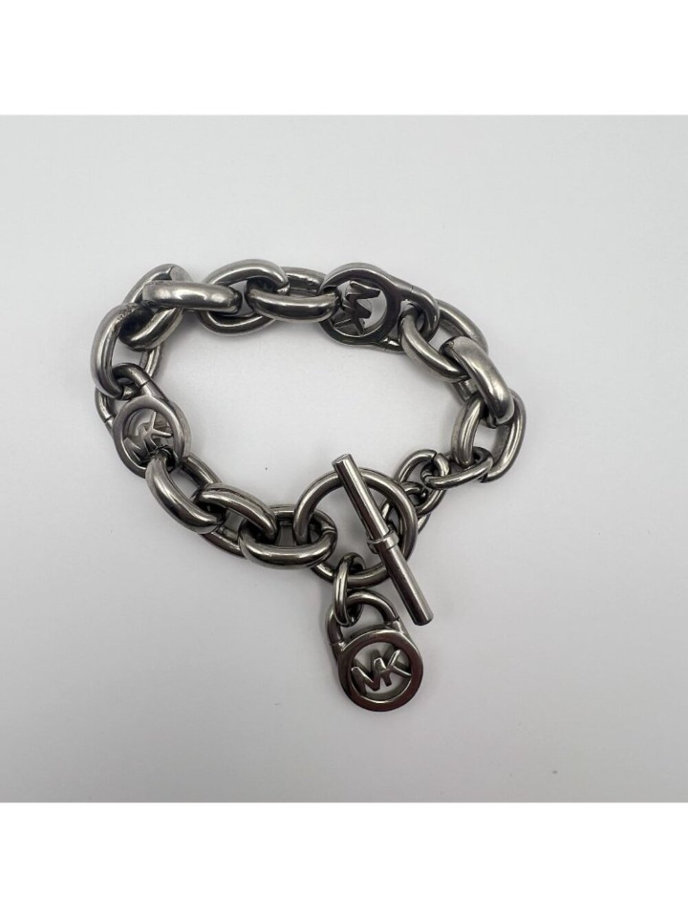 Michael Kors MK Logo Padlock Silver Tone Chunky Link Chain Toggle Bracelet 8" - Picture 2 of 12